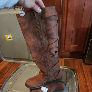 Womens boots size 8
